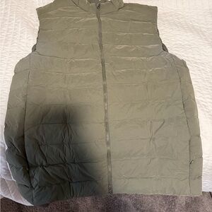 lululemon athletica Men's Green Puffer Vest